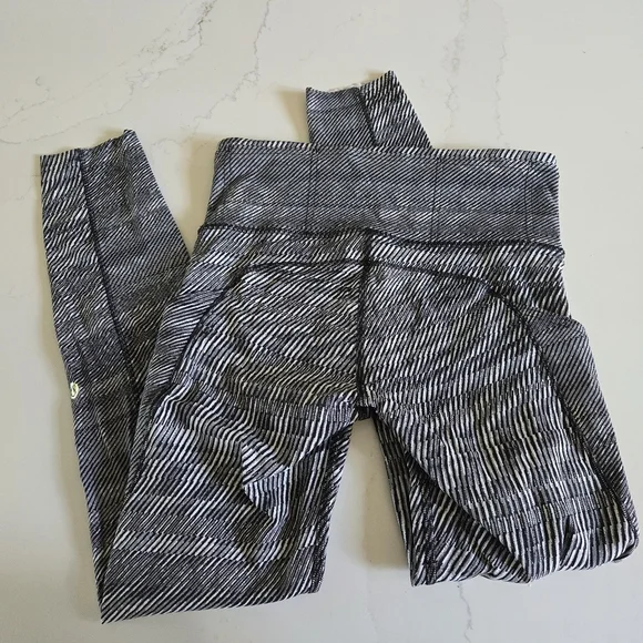 Lululemon SeaWheeze Fast and Free High-Rise Tight 25" Leggings 7/8 White Black 4 - Picture 6 of 10